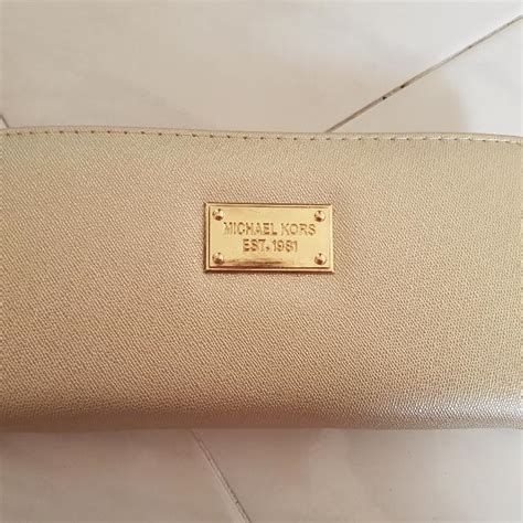 michael kors est 1981 wallet price